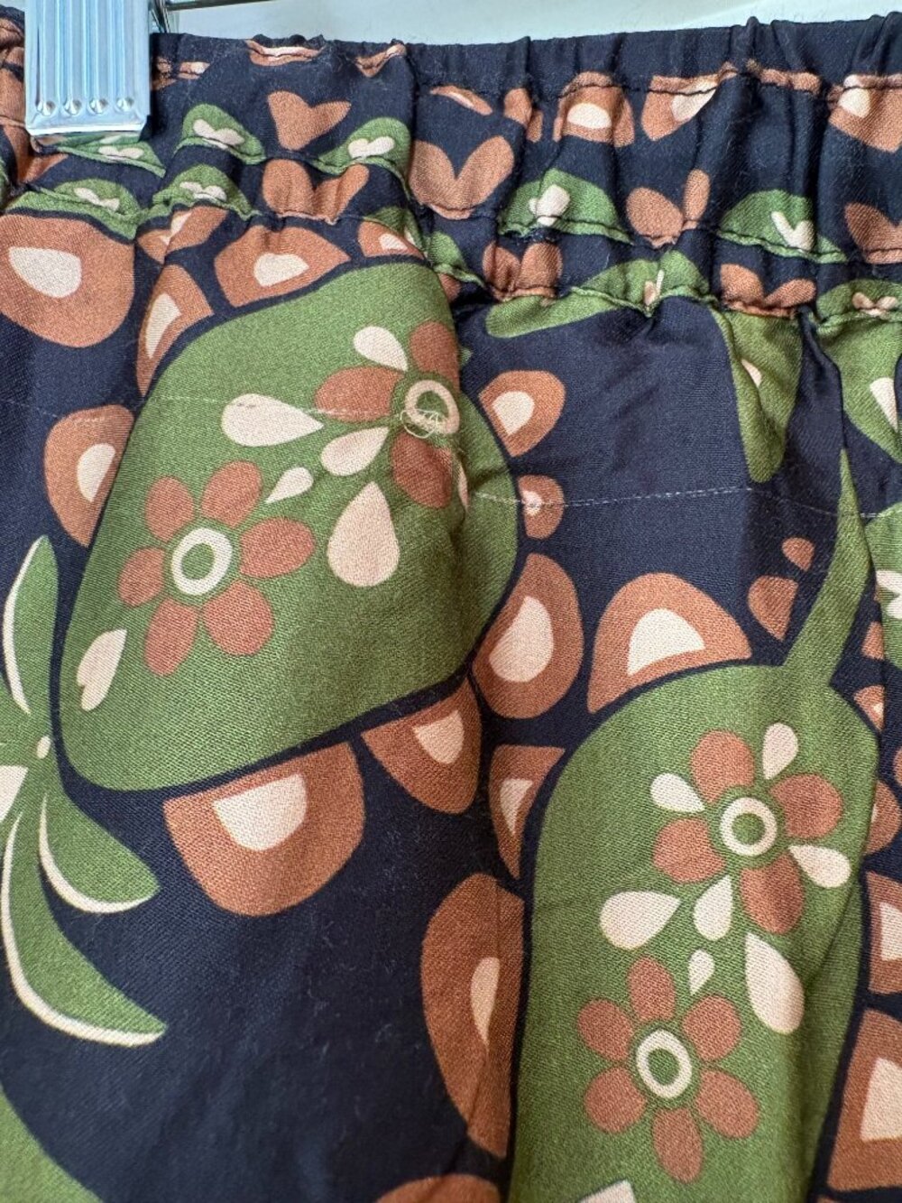 NWT (Other) Farm Rio Paisley Print Satin Tapered Pants in Black/Orange/Green. XS - Picture 14 of 15